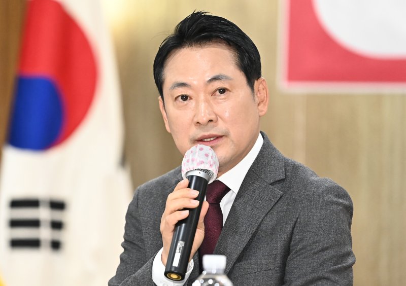 장동혁 국민의힘 대표가 지난 7일 경기 용인시 수지구 신봉마을에서 열린 부동산 대책 현장 간담회에 참석해 발언하고 있다. 뉴시스