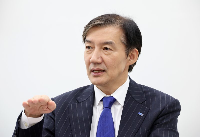 [서울&#x3D;뉴시스] 김금보 기자 &#x3D; 조국 조국혁신당 당대표 후보가 지난 6일 오후 서울 여의도 국회에서 뉴시스와 인터뷰를 하고 있다. 2025.11.09. kgb@newsis.com &#x2F;사진&#x3D;뉴시스