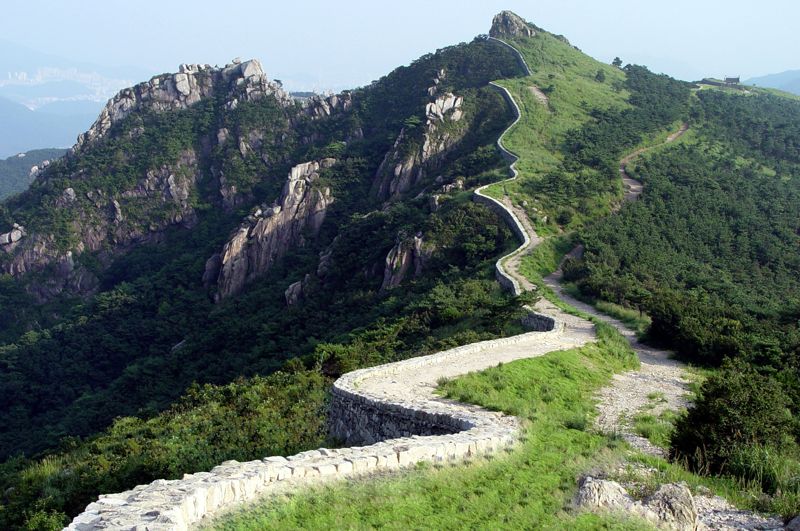 금정산 국립공원 풍경. 부산 금정구 제공