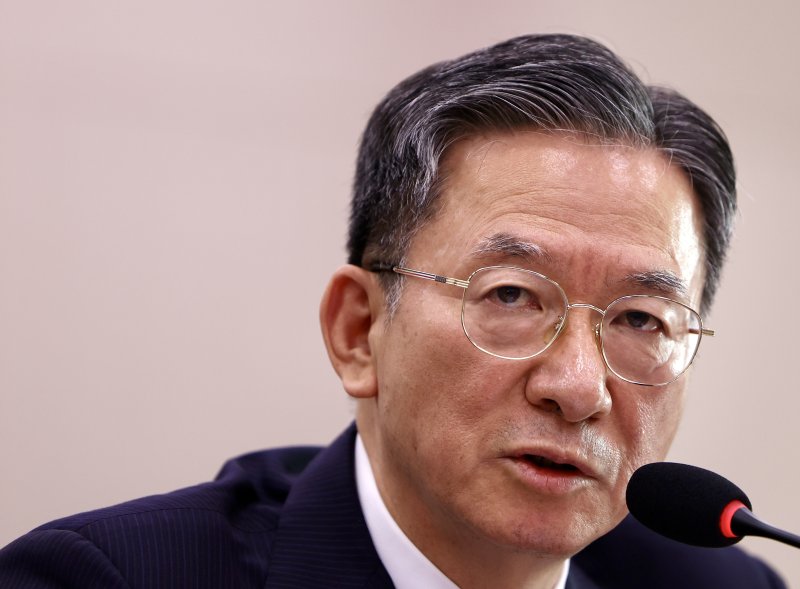 정성호 법무부 장관이 14일 오전 서울 여의도 국회 법제사법위원회에서 열린 법무부 등에 대한 국정감사에서 답변하고 있다. 뉴시스