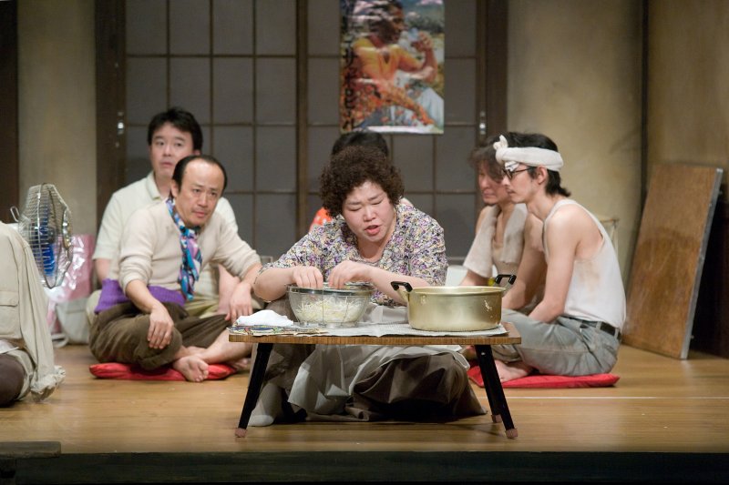 연극 '야끼니꾸 드래곤' 공연 사진. 예술의전당 제공