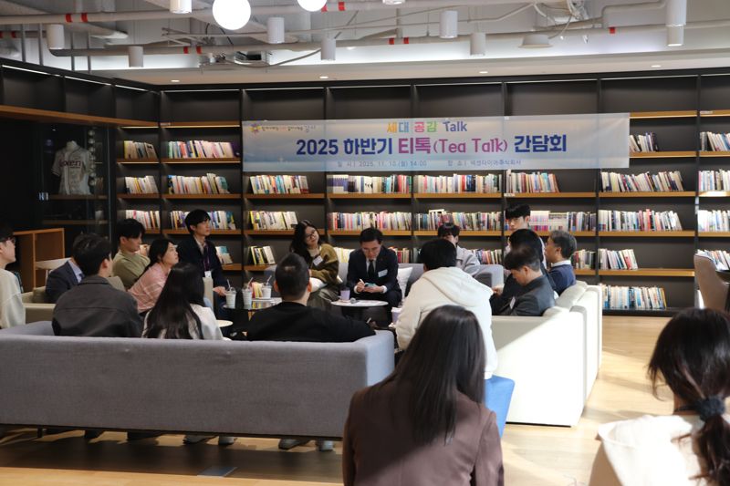 <span id='_stock_code_002350' data-stockcode='002350'>넥센타이어</span>는 지난 10일 서울 강서구 마곡동에 위치한 '더넥센유니버시티'에서 진교훈 강서구청장과 함께 지역사회 상생을 위한 간담회를 가졌다. 사진=넥센타이어 제공