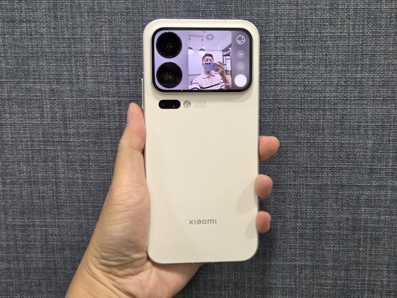 샤오미 17 프로 맥스 써보니 보조 화면 재밌네.. 