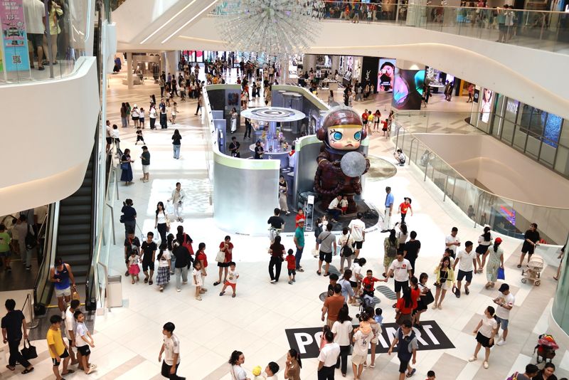 롯데몰 웨스트레이크 하노이에서 연 팝업행사가 현지 고객들로 붐비고 있다. 롯데백화점 제공