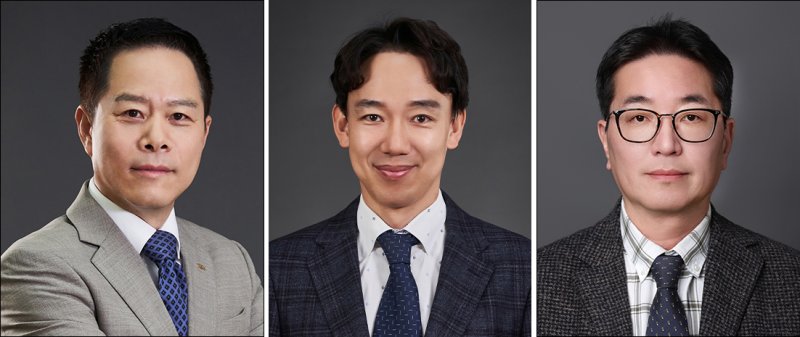 박상영 경영총괄 사장, 배기룡 전무, 정대석 상무(왼쪽부터). <span id='_stock_code_009290' data-stockcode='009290'>광동제약</span> 제공