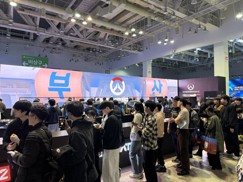 13일 부산 해운대구 벡스코에서 개막한 &#39;지스타 2025&#39; BTC 2전시장 블리자드 부스에 오버워치2 시연을 위한 줄이 늘어섰다. 사진&#x3D; 주원규 기자