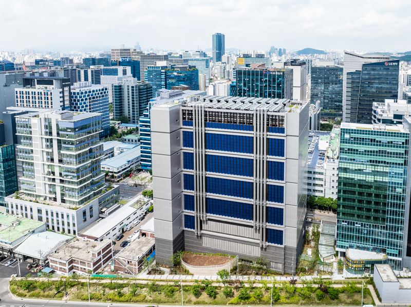 서울 금천구 가산동 &#39;가산 AI 데이터센터&#39; 후면. <span id='_stock_code_001880' data-stockcode='001880'>DL건설</span> 제공