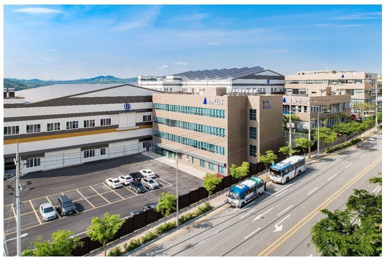   엠플러스 제공. 