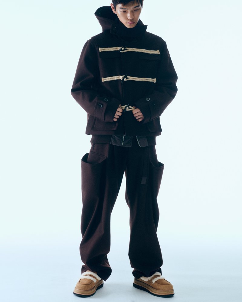 어그X사카이 협업 컬렉션 로퍼 화보. 신세계인터내셔날 제공