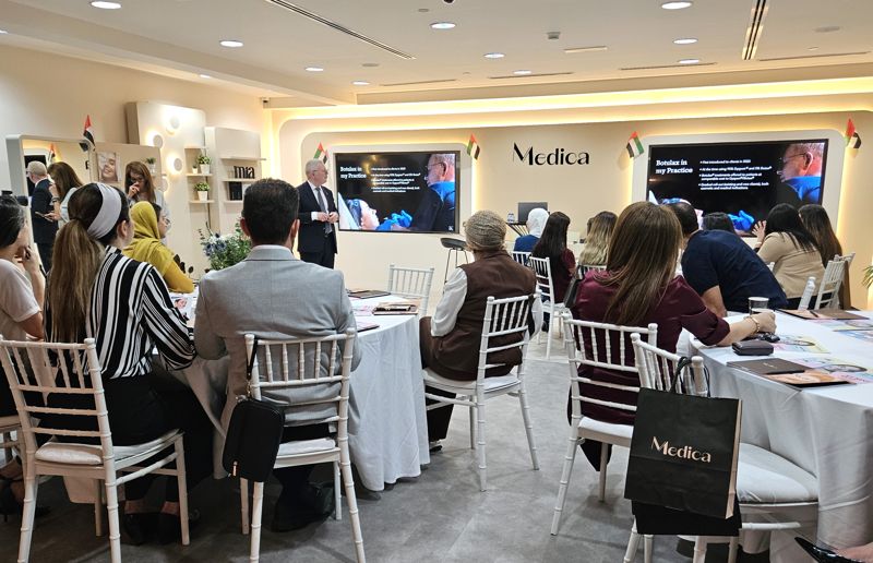 <span id='_stock_code_145020' data-stockcode='145020'>휴젤</span>이 두바이에서 보툴리눔 톡신 ‘보툴렉스’ 워크숍을 진행하고 있다. 휴젤 제공