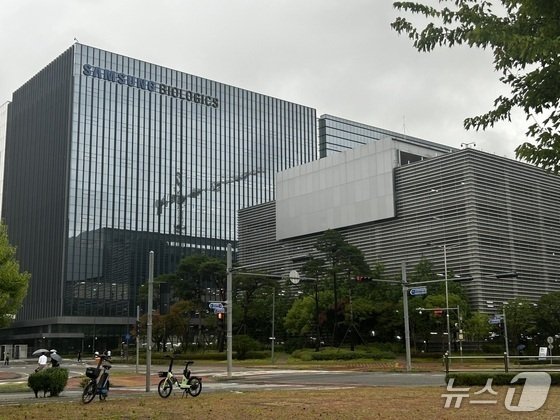 인천시 연수구 송도동에 위치한 <span id='_stock_code_207940' data-stockcode='207940'>삼성바이오로직스</span> 본사 전경. 사진&#x3D;뉴스1