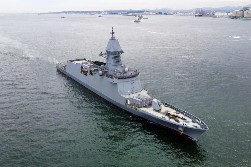 수직발사체계를 장착한 차세대 최신 호위함(울산급 Batch-Ⅲ) 3600t급 선도함 '충남함'이 지난해 12월 18일 시험 항해를 하고 있다. HD현대중공업 제공