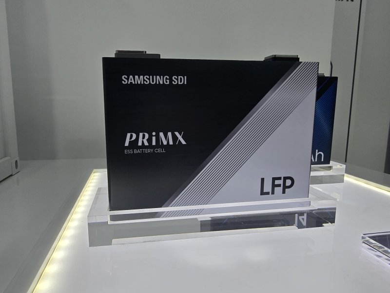 <span id='_stock_code_006400' data-stockcode='006400'>삼성SDI</span>가 인터배터리 2024에서 공개했던 에너지저장장치(ESS)용 각형 LFP 배터리 모형. /사진=뉴스1