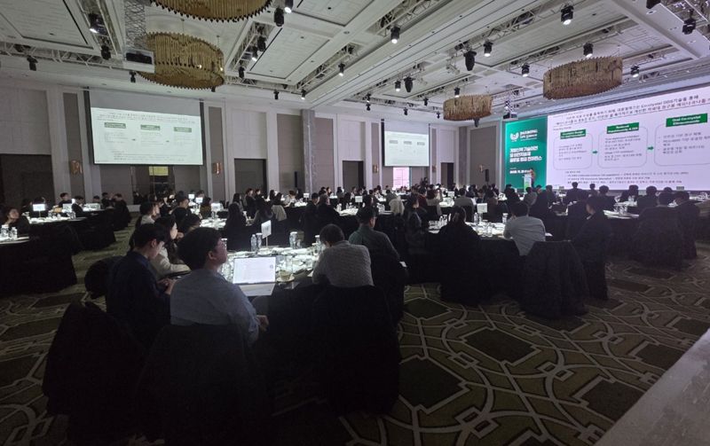 <span id='_stock_code_078140' data-stockcode='078140'>대봉엘에스</span>가 지난 21일 인천 파라다이스시티에서 진행한 ‘개량신약 기술이전 및 비만치료제 글로벌 협업 컨퍼런스’ 행사 내부 전경. 대봉엘에스 제공