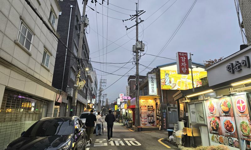 25일 삼각지역 인근 골목의 모습. 사진&#x3D;최아영 기자