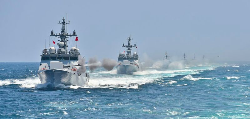 76mm 함포가 탑재된 윤영하급 유도탄 고속함에서 함포 사격 훈련을 하고 있다. 방위사업청 제공