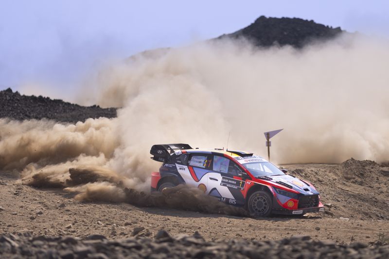 <span id='_stock_code_005380' data-stockcode='005380'>현대차</span> 월드랠리팀 'i20 N Rally1' 차량이 지난 26∼29일(현지시간) 사우디아라비아에서 열린 '2025 월드랠리챔피언십'(WRC)에서 질주하고 있다. 현대차 제공.