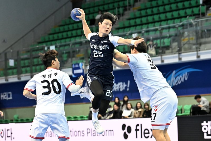 핸드볼 두산의 전영제. 한국핸드볼연맹 제공