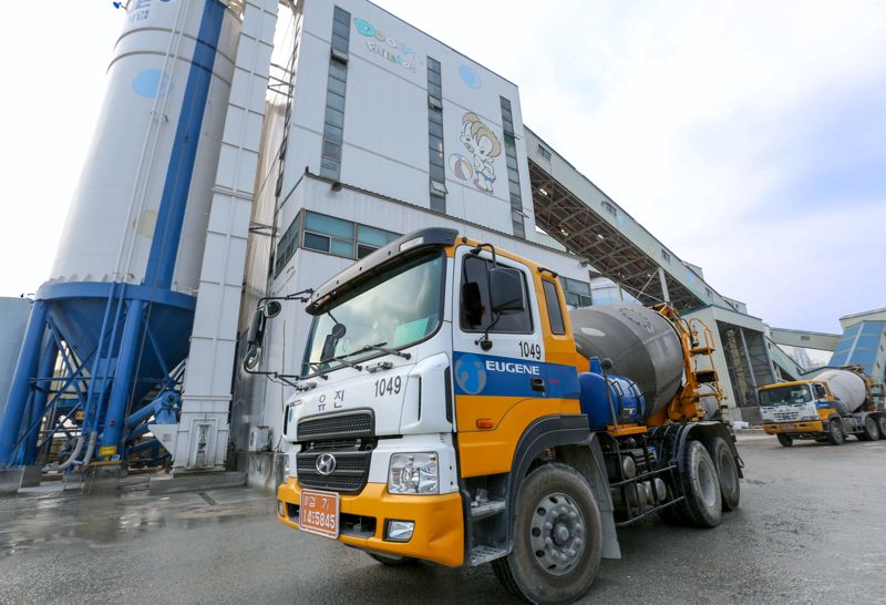 유진산업 레미콘 차량. 유진그룹 제공