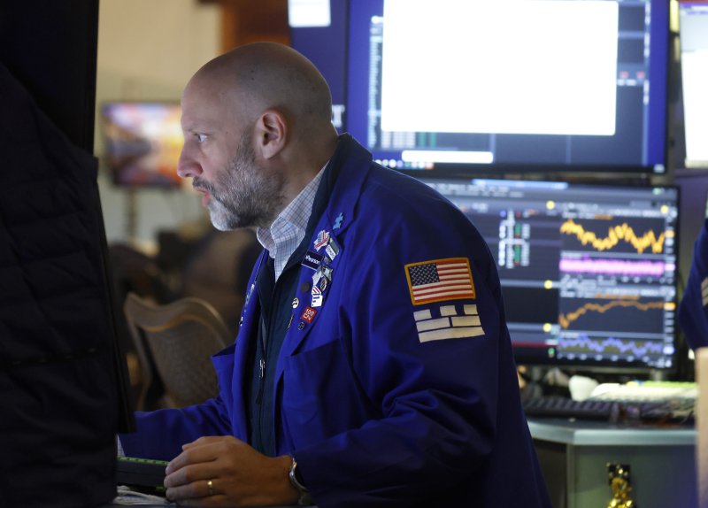 일본은행(BOJ)의 12월 금리 인상 시사에 따른 엔 캐리 트레이드 청산 우려로 1일(현지시간) 뉴욕 증시 3대 지수가 일제히 하락했다. UPI 연합