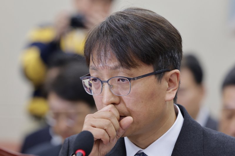 박대준 쿠팡 대표이사가 2일 서울 여의도 국회 과학기술정보방송통신위원회에서 열린 쿠팡 침해사고 관련 현안 질의에서 의원 질의를 듣고 있다. &#x2F;사진&#x3D;뉴스1