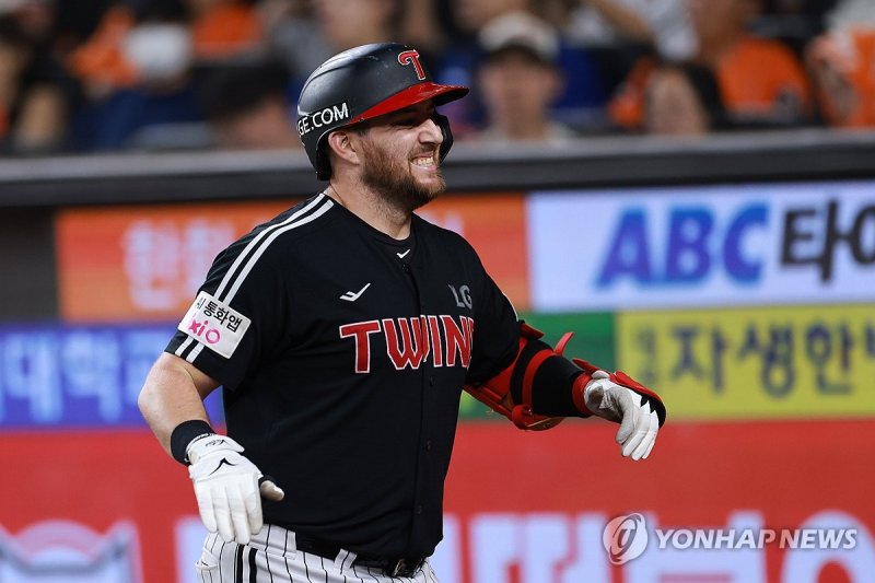 한국시리즈에서 홈런을 때린 오스틴 딘.연합뉴스