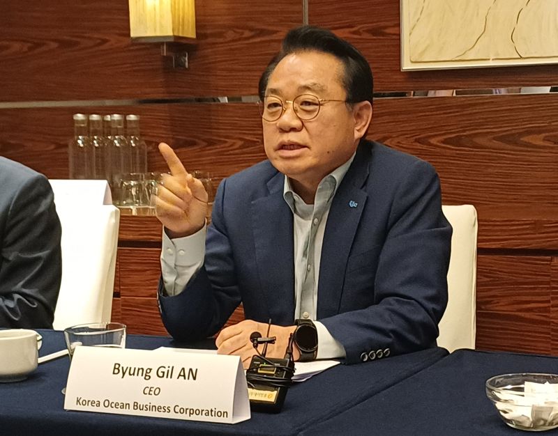 안병길 한국해양진흥공사 사장이 지난 3일 싱가포르 웨스틴호텔에서 열린 기자감담회에서 발언하고 있다. 한국해양진흥공사 제공