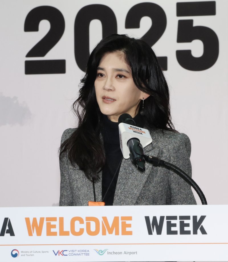 인사말 하는 이부진 위원장 (영종도&#x3D;연합뉴스) 이진욱 기자 &#x3D; 23일 인천국제공항 제1여객터미널 밀레니엄홀에서 열린 2025 환영주간 개막행사에서 이부진 한국방문의해위원회 위원장이 인사말을 하고 있다. 2025.10.23 cityboy@yna.co.kr (끝) &#x2F;사진&#x3D;연합 지면화상