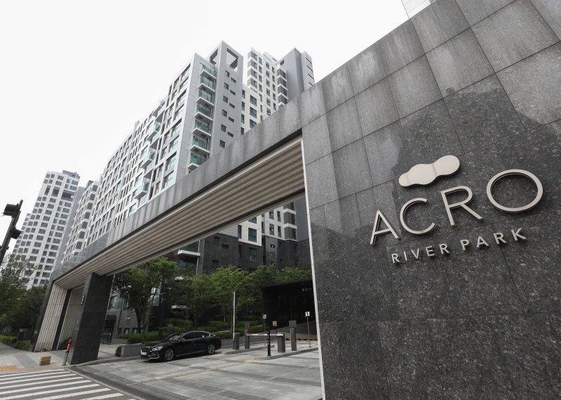 서울 서초구 반포동 아크로리버파크 전경. fn db