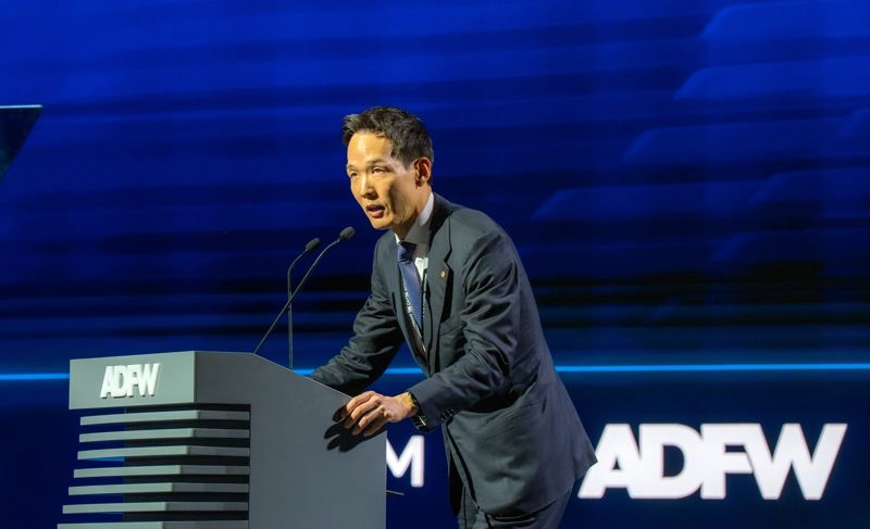 김동원 <span id='_stock_code_000880' data-stockcode='000880'>한화</span>생명 최고글로벌책임자(CGO) 사장이 8일 ADFW 2025의 글로벌 마켓 서밋 현장에서 개회사를 발표하고 있다.<span id='_stock_code_088350' data-stockcode='088350'>한화생명</span> 제공 /사진=파이낸셜뉴스 사진DB