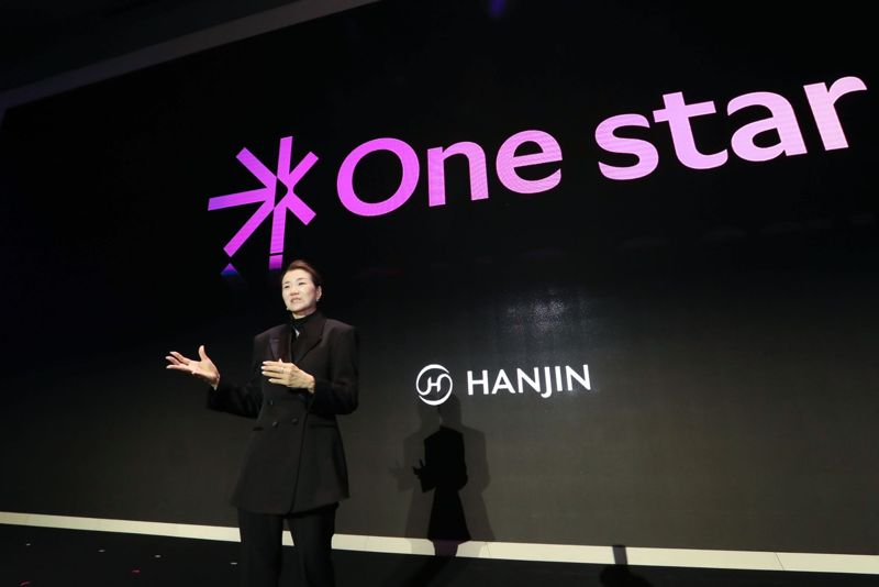 한진 조현민 사장이 언박싱데이 2025 주제발표를 진행하고 있다. 한진 제공