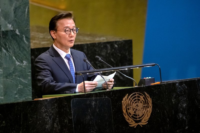 전재수 해양수산부 장관이 미국 뉴욕에서 열린 UN 총회에서 결의안을 설명하고 있다. 뉴시스