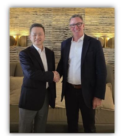                             사진좌측부터 전웅 하이드로리튬 대표와 폴 로이드 프레어리리튬 대표.                            하이드로리튬 제공. 