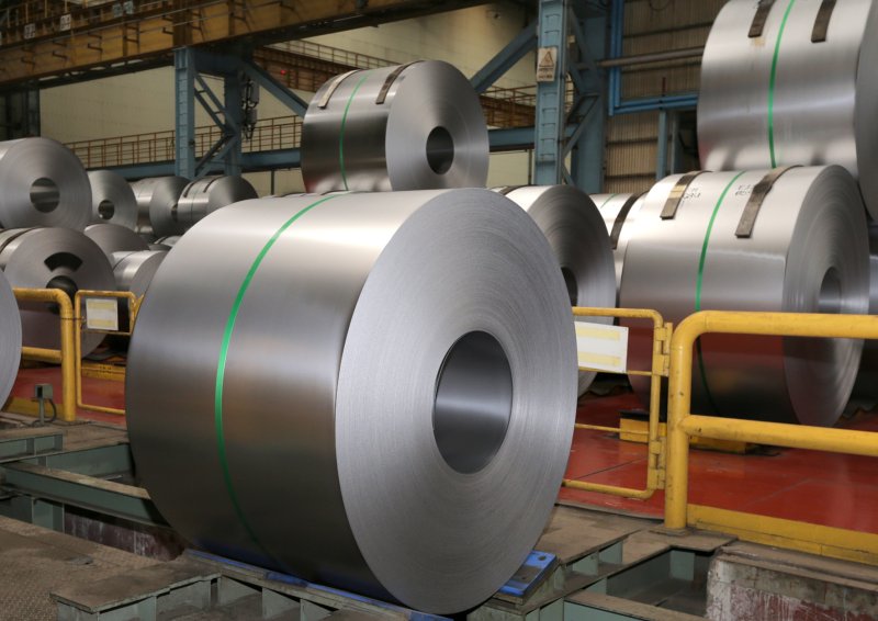 포스코 포항제철소 냉연제품 창고에 쌓인 수출용 철강 제품들. 뉴스1