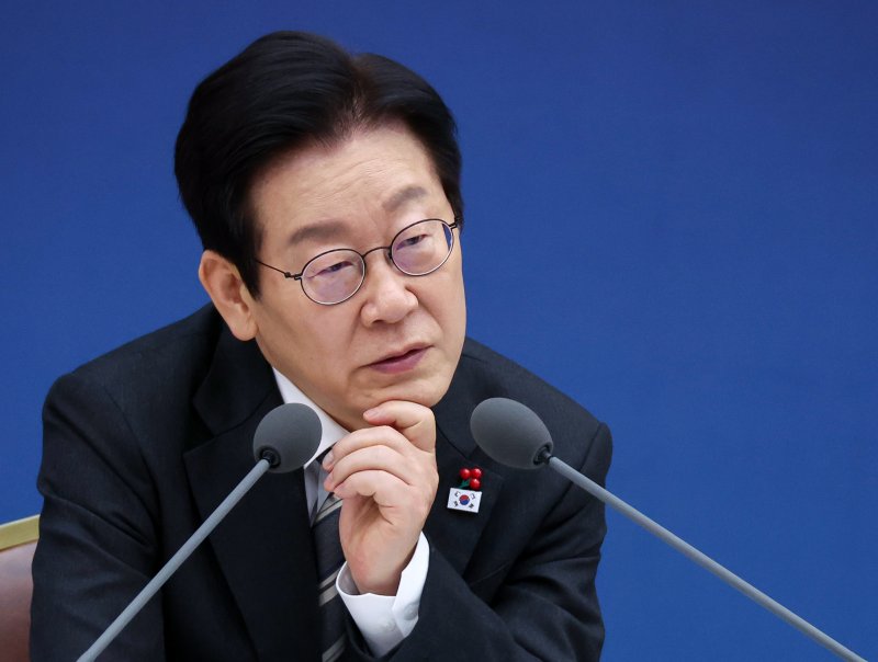 이재명 대통령이 12일 세종시 정부세종컨벤션센터에서 열린 과학기술정보통신부와 개인정보보호위원회 업무보고에서 발언하고 있다. 연합뉴스