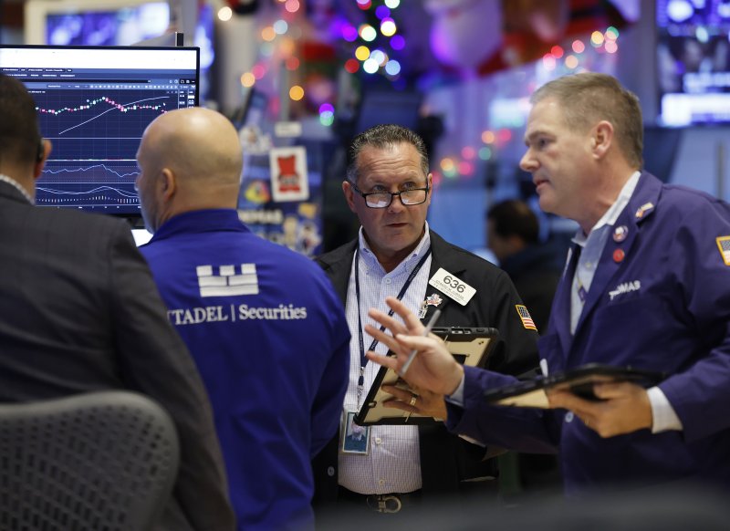 뉴욕 증시 3대 지수가 12일(현지시간) 인공지능(AI) 관련 종목들의 높은 밸류에이션에 대한 투자자들의 우려 속에 일제히 하락했다. UPI 연합