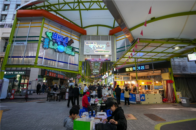 백년시장 백년나이트 전경. 소상공인시장진흥공단 제공