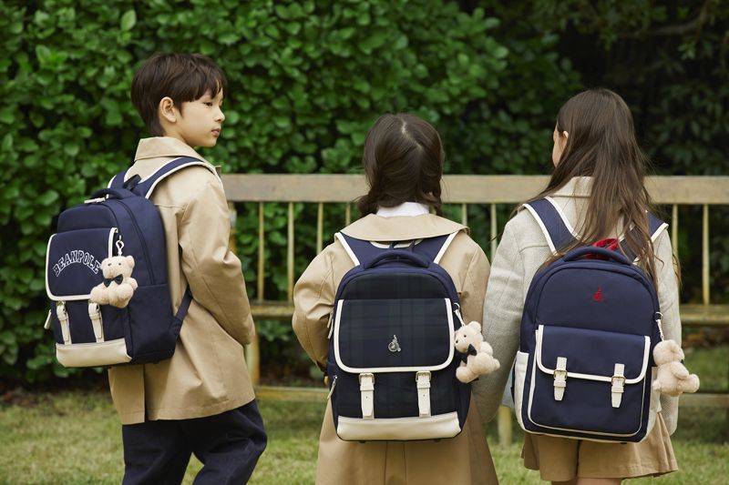 빈폴키즈 2026년 신학기 책가방 화보. <span id='_stock_code_028260' data-stockcode='028260'><span id='_stock_code_028260' data-stockcode='028260'>삼성물산</span></span> 패션부문