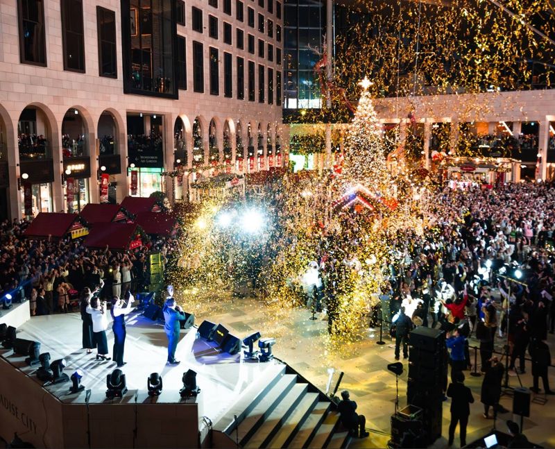 지난해 열린 <span id='_stock_code_034230' data-stockcode='034230'>파라다이스</span>시티 카운트다운 행사에서 그룹 빅마마가 공연을 펼치고 있다. 파라다이스 제공