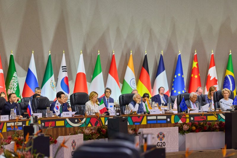 이재명 대통령이 23일(현지 시간) 남아프리카공화국 요하네스버그 엑스포 센터에서 열린 G20 정상회의 제3세션에서 발언하고 있다. 뉴시스