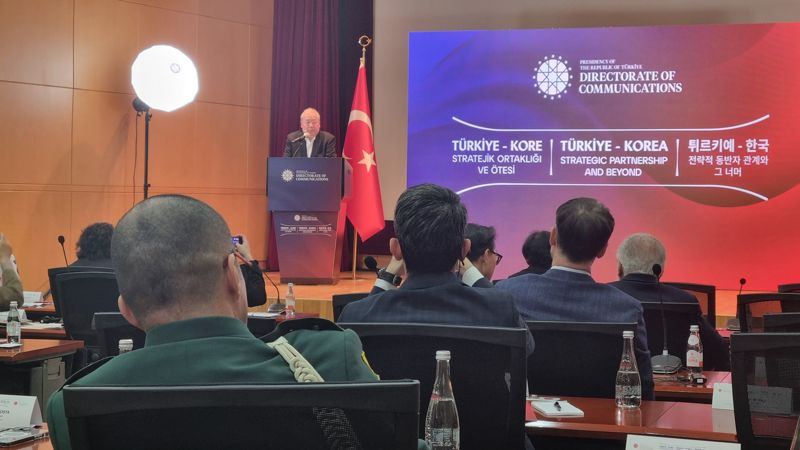 15일 고려대 국제관에서 열린 '튀르키예-한국 전략적 동반자 관계와 그 너머' 행사에서 고려대 국제대학원 국제정책포럼 김병기 이사장이 개회사를 하고 있다. 사진=이석우기자
