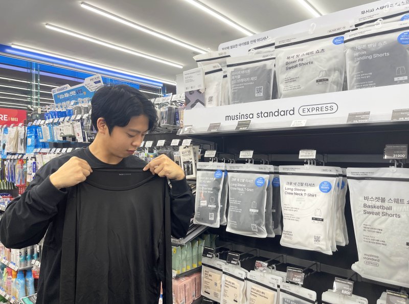 GS25에서 판매하는 무신사 스탠다드의 힛탠다드 이너웨어 상품. GS리테일 제공