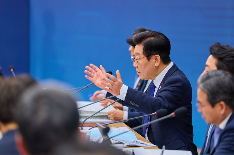 이재명 대통령이 16일 세종시 정부세종컨벤션센터에서 열린 보건복지부(질병관리청)·식품의약품안전처 업무보고에서 발언하고 있다. (대통령실 제공