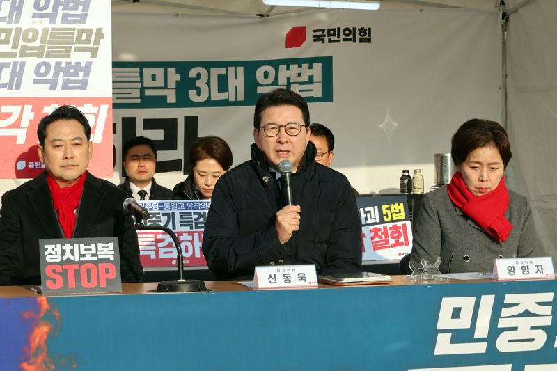 신동욱 국민의힘 최고위원이 15일 국회 천막 농성장에서 열린 최고위원회의에서 발언을 하고 있다. 사진=박범준 기자