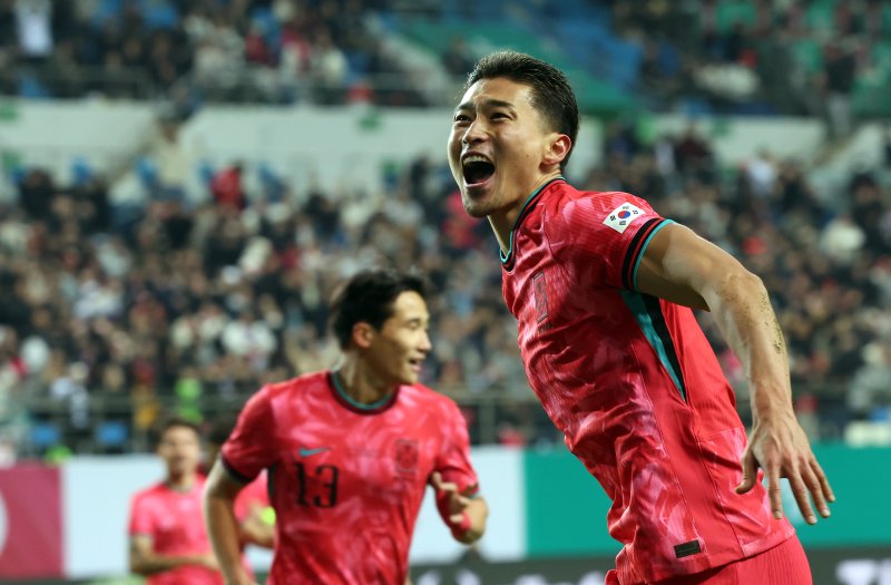 대전 유성구 대전월드컵경기장에서 열린 축구 국가대표팀 평가전 대한민국과 볼리비아의 경기에서 추가골을 넣은 조규성이 포효하고 있다.뉴시스