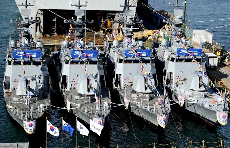 신형고속정 4척 통합진수식 모습. <span id='_stock_code_097230' data-stockcode='097230'>HJ중공업</span> 제공