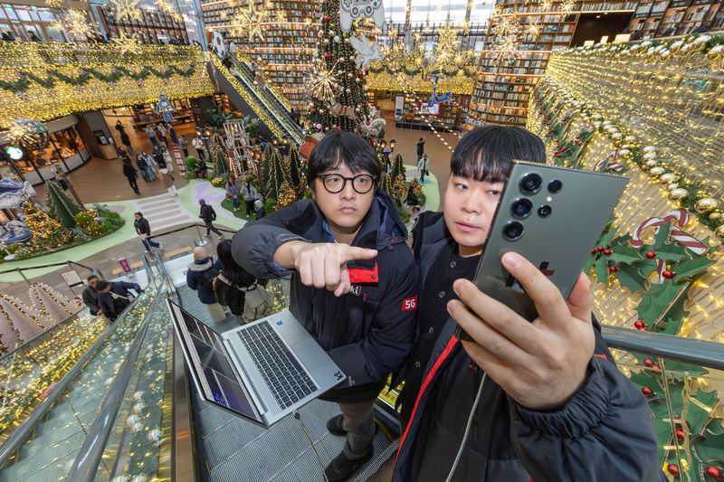 <span id='_stock_code_030200' data-stockcode='030200'>KT</span>는 크리스마스와 연말연시 안정적인 통신 서비스를 제공하기 위해 내년 1월 2일까지 네트워크 집중 관리 체제에 돌입한다고 18일 밝혔다. KT 제공