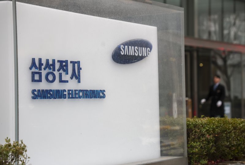 글로벌 최대 D램 생산능력을 보유한 삼성전자는 HBM과 일반 D램 가격 상승의 최대 수혜가 전망돼 내년 영업이익 100조원 달성 가시권에 진입했다. 사진은 이날 서울 삼성전자 서초사옥 모습. 2025.12.16/연합뉴스