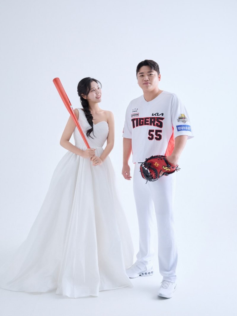 야구선수 한준수와 전직 치어리더 김이서의 웨딩 사진.뉴시스