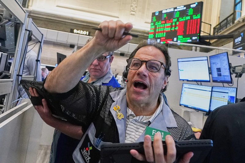 뉴욕 증시가 18일(현지시간) 마이크론이 촉발한 인공지능(AI) 훈풍에 힘입어 반등했다. AP 뉴시스